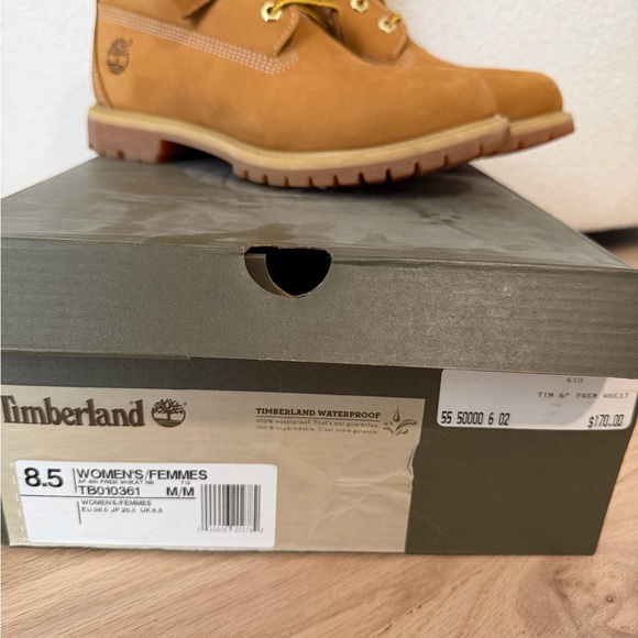 Timberland 6” Premium Wheat Nubuck Boots Size 8.5 - Picture 2 of 6